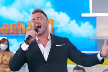 Cantor Rui Andrade surpreende casal recém-casado no Manhã CM