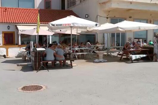 Festas em bares provocam surto de Covid-19 na praia de Santa Cruz