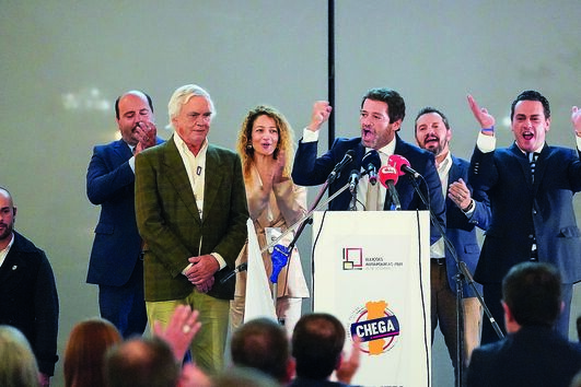 André Ventura fez a festa no púlpito na sede eleitoral do Chega, em Braga. Foi uma “vitória parcial” 