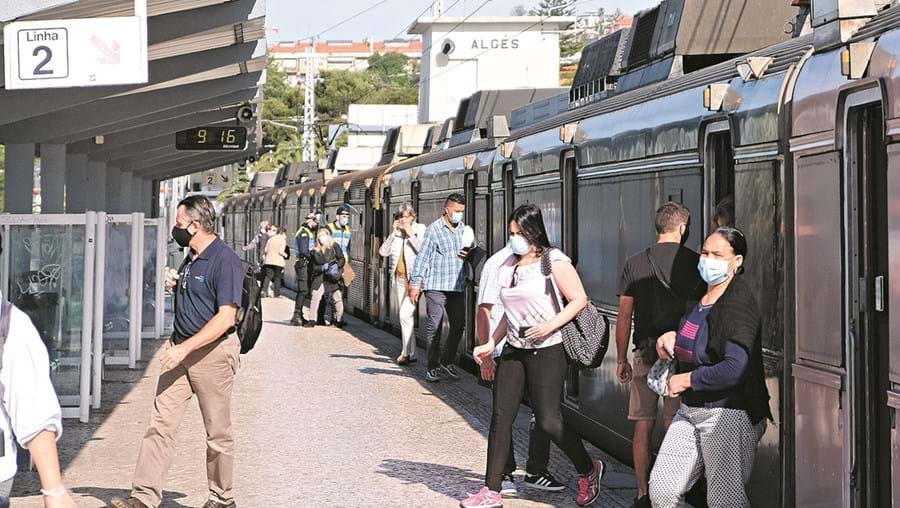 Iniciativa visa divulgar utilização da ferrovia no transporte de passageiros nas áreas urbanas de Lisboa, Porto e Coimbra