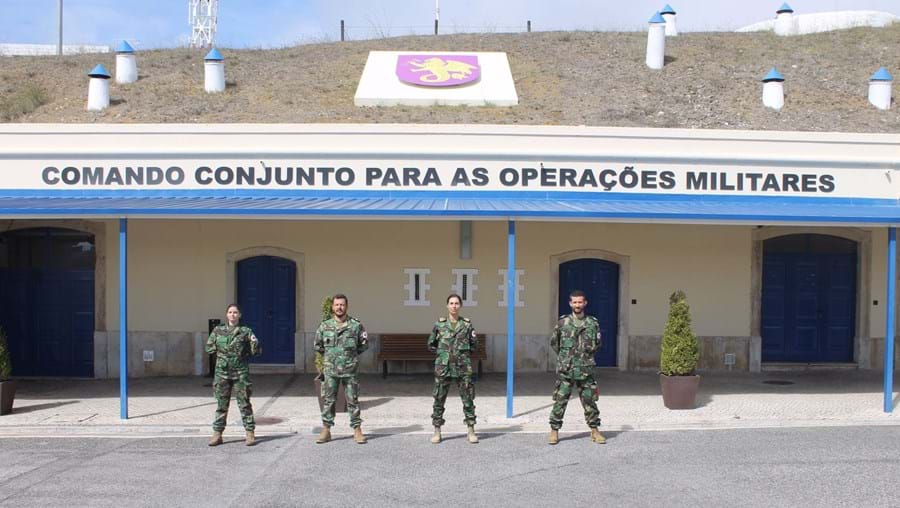 Quatro militares portugueses da área da saúde partem para Kosovo para apoiar refugiados afegãos 