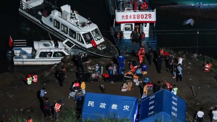 Pelo menos oito pessoas morreram e sete estão desaparecidas em naufrágio na China