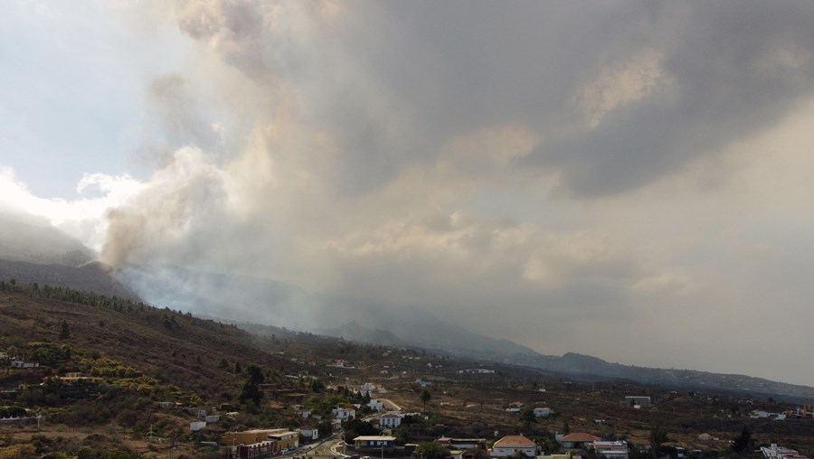 Erupção vulcânica, vulcão Cumbre Vieja, em La Palma, nas Canárias