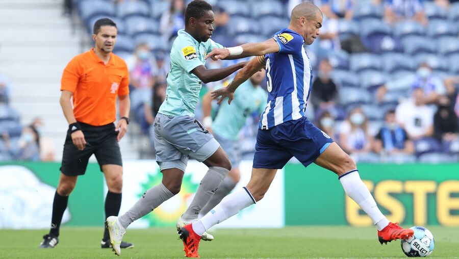 Pepe tem 38 anos e é motivo de discórdia entre FC Porto e Marítimo pela transferência para o Real Madrid em 2007