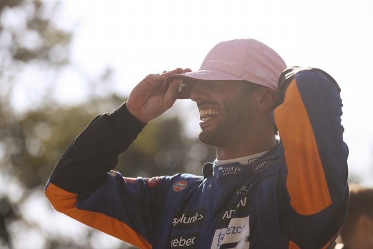 Daniel Ricciardo celebra a vitória do Grande Prémio de Itália