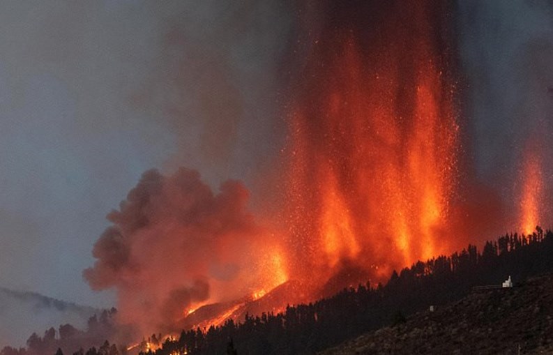 Vulcão em La Palma nas Canárias entra em erupção