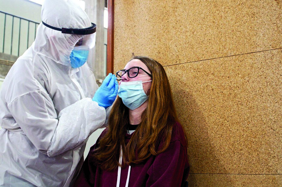 DGS impõe uso de máscara obrigatório a partir dos 10 anos nas escolas. Conheça as regras para o ano letivo