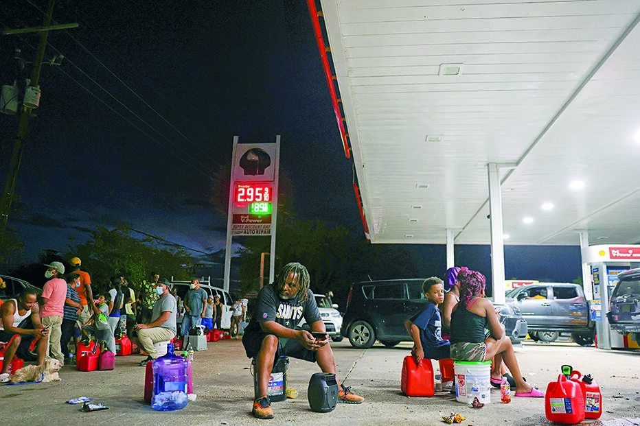 Nova Orleães está sem eletricidade, combustível e outros bens essenciais 