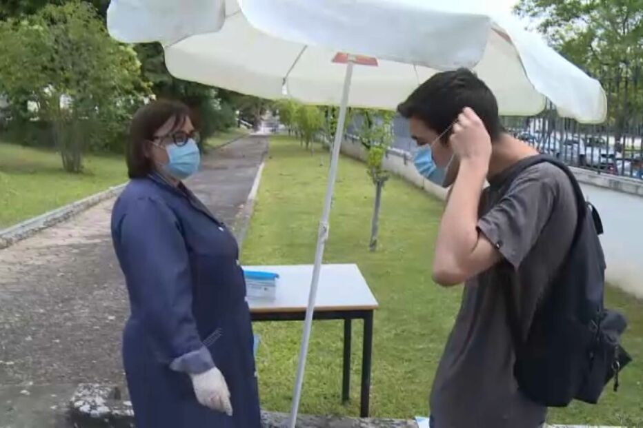 DGS impõe uso de máscara obrigatório a partir dos 10 anos nas escolas. Conheça as regras para o ano letivo