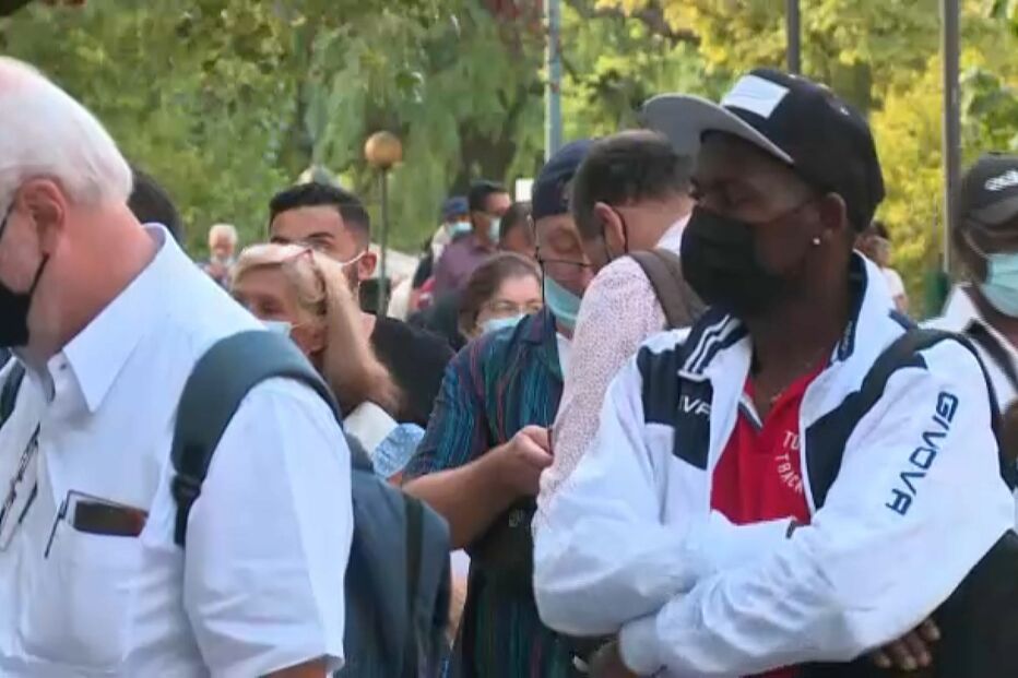 Filas marcam regresso dos serviços públicos à normalidade