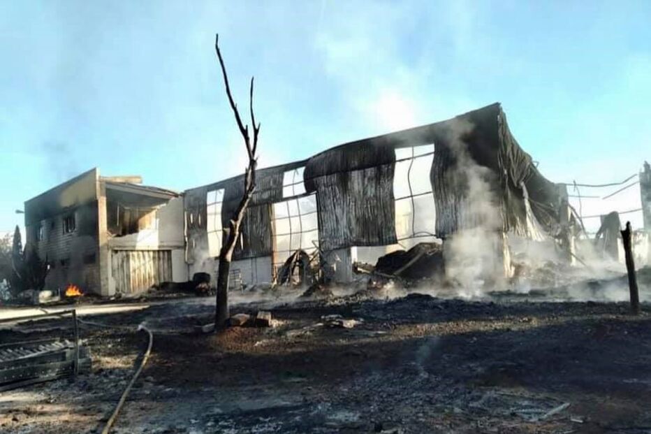 Fogo foi ateado ao mato, junto à zona industrial de S. Pedro da Torre, em setembro do ano passado. Pavilhão ficou totalmente destruído pelas chamas