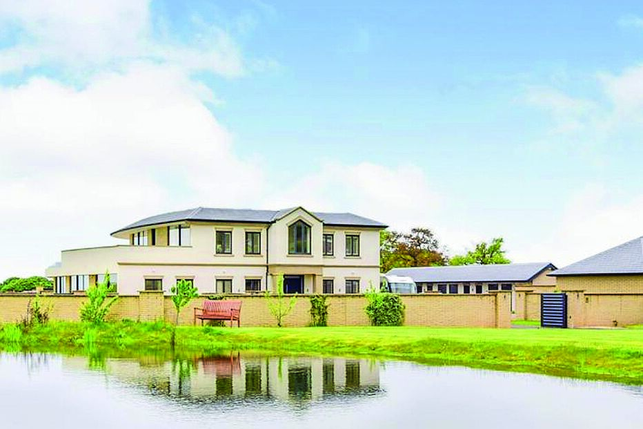 Mansão localizada em Alderley Edge está disponível no mercado imobiliário britânico por 7,5 milhões de euros