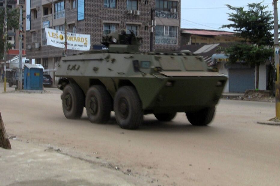 Um tanque visto no bairro de Kaloum, na Guiné-Conacri