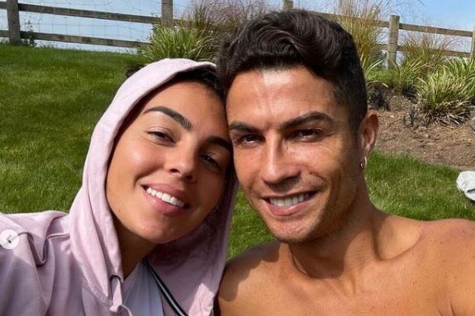 Cristiano Ronaldo entre sol e mimos em dias de quarentena