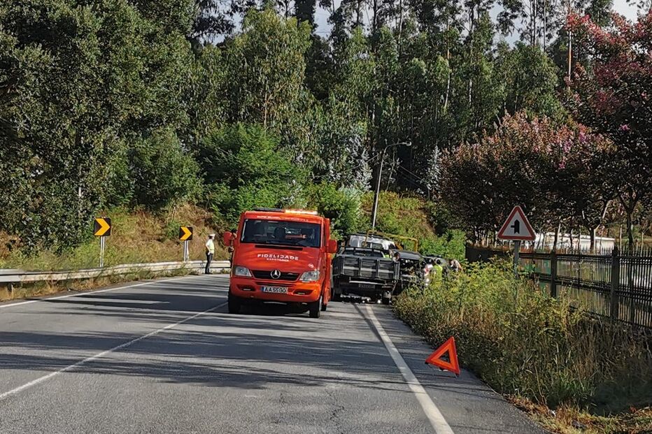 Três mulheres feridas em colisão entre três carros em Barcelos