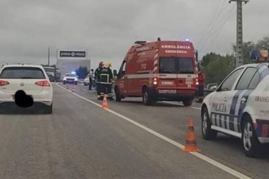 Três feridos em colisão entre dois carros em Aveiro