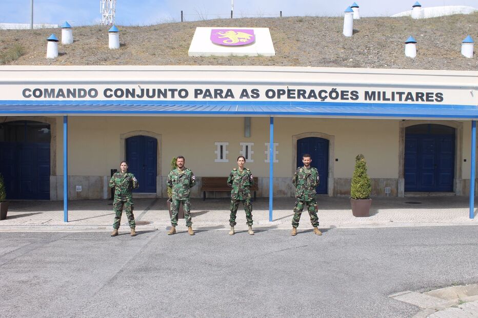 Quatro militares portugueses da área da saúde partem para Kosovo para apoiar refugiados afegãos 