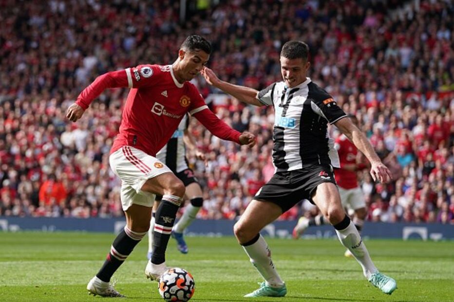 Chegar, jogar e marcar: Ronaldo inaugurou o marcador no duelo entre Manchester United e Newcastle