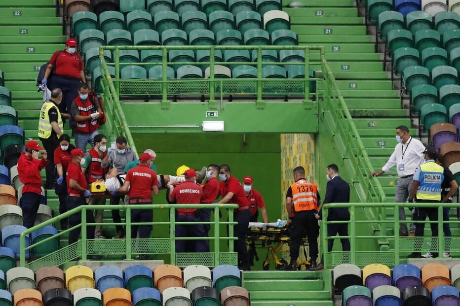 Adepto do Sporting cai do primeiro anel do Estádio de Alvalade e é assistido pelos bombeiros