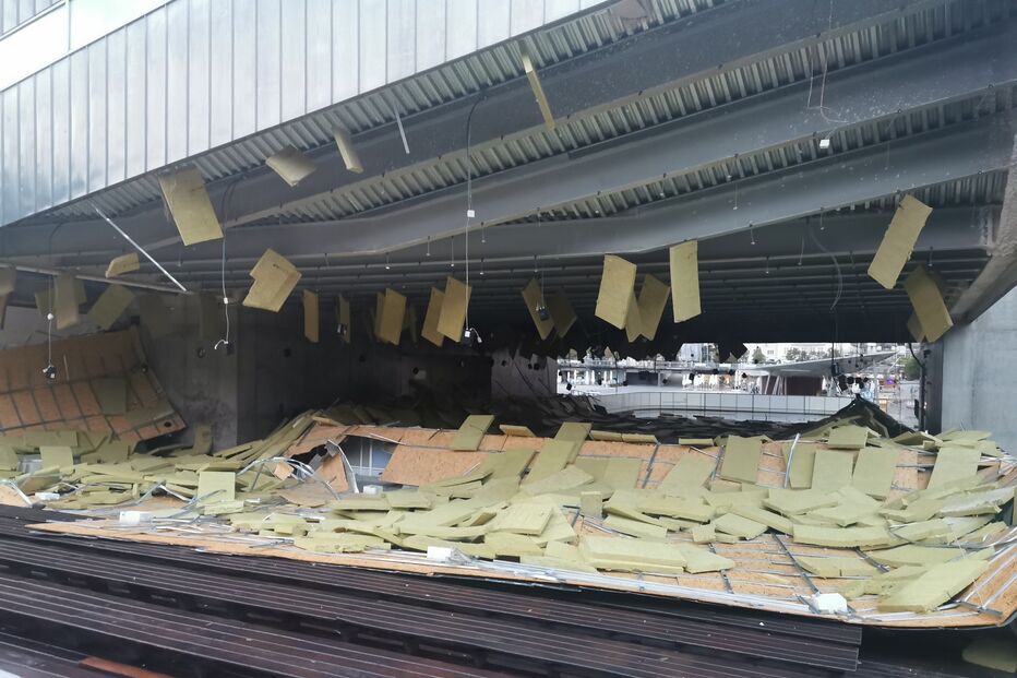 Cobertura da pista de patinagem do Centro de Cultura Contemporânea de Castelo Branco cai devido ao temporal 