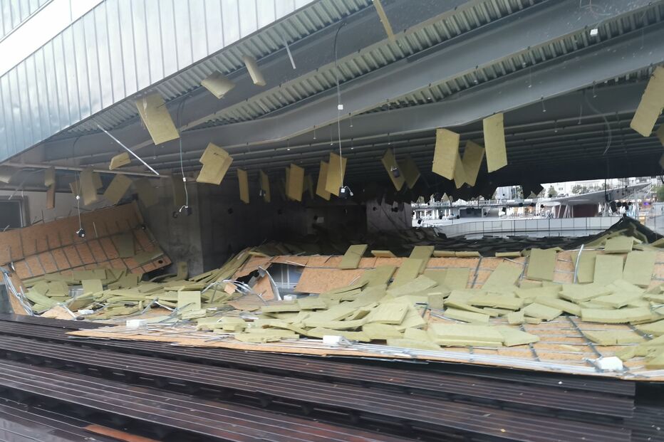 Cobertura da pista de patinagem do Centro de Cultura Contemporânea de Castelo Branco cai devido ao temporal 