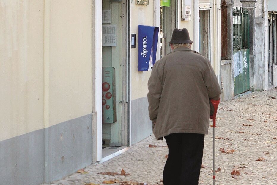 Entre os crimes que mais vitimam os idosos estão burla, roubo ou maus-tratos