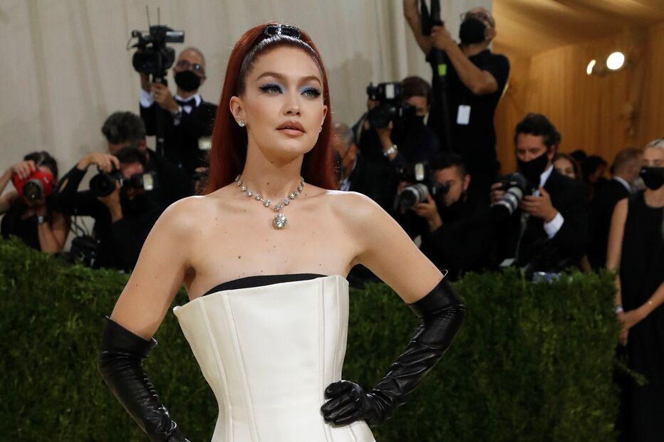 Gigi Hadid em Prada