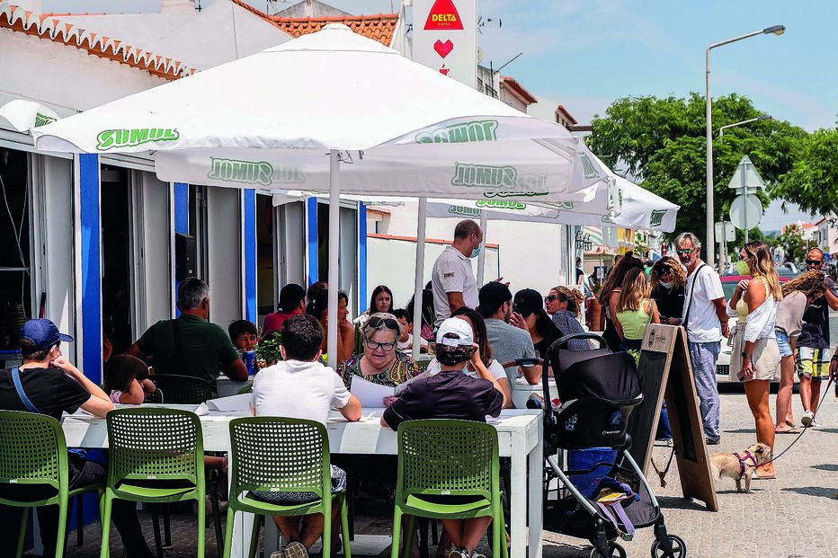 Restaurantes aguardam anúncio do fim das restrições 