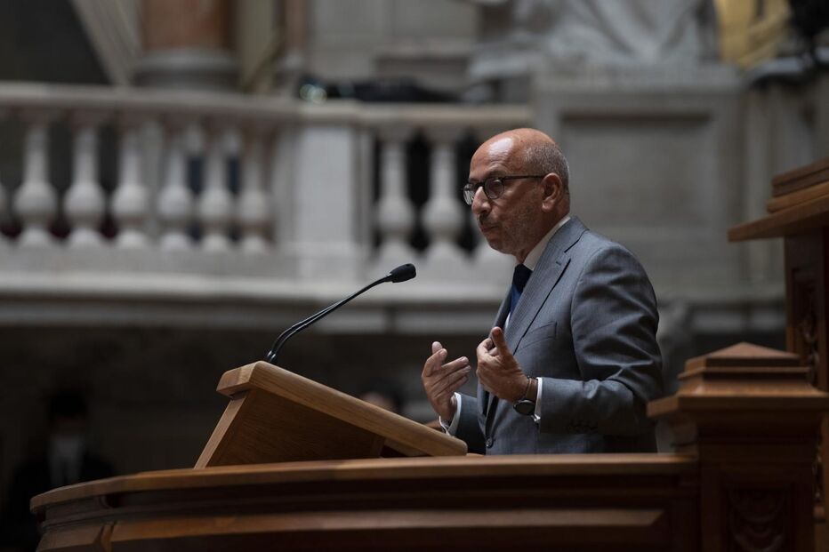 Jorge Sampaio recordado em homenagem no parlamento