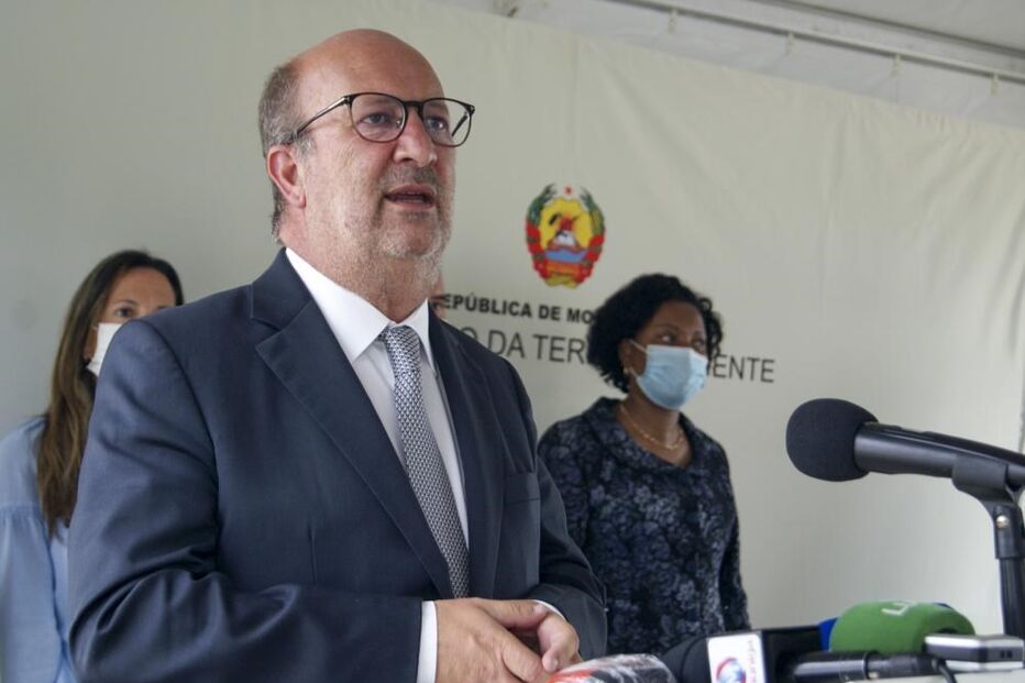 João Pedro Matos Fernandes, Ministro do Ambiente e da Ação Climática português num encontro com a ministra da Terra e Ambiente de Moçambique