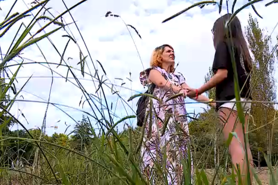 Vera e a mãe estão em fuga há um mês