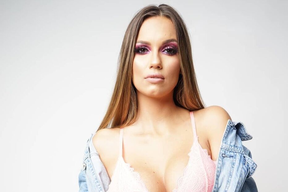 Débora Picoito, de 27 anos, lamenta continuar solteira