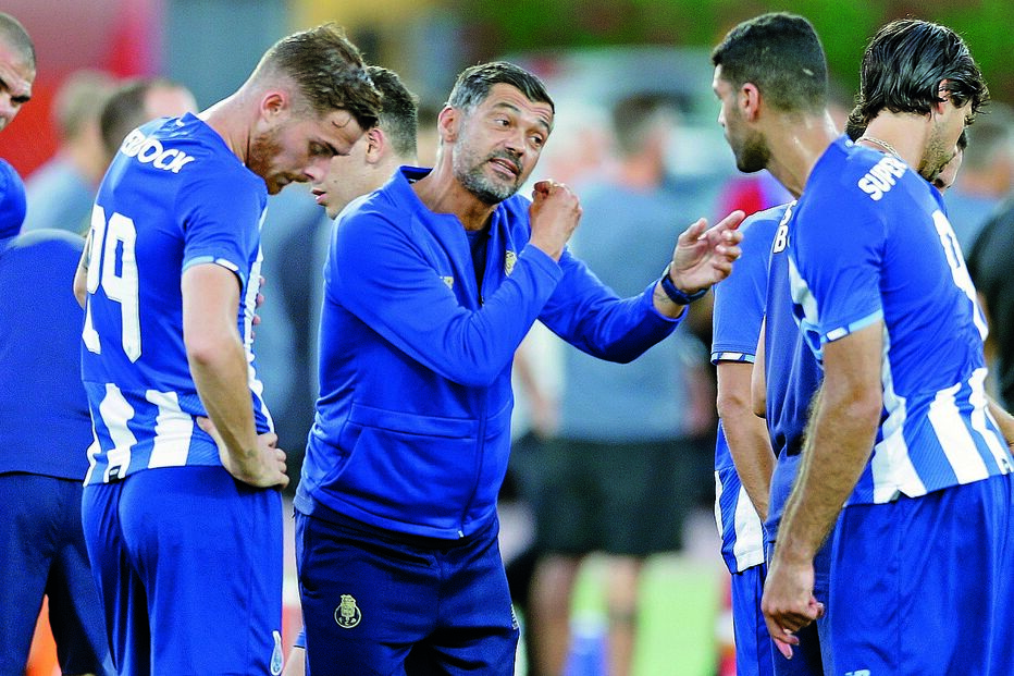 Com Toni Martínez de fora (esq.), Sérgio Conceição pode pedir coisas diferentes a Taremi