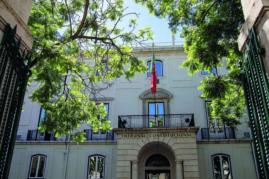 Transferência teve os votos favoráveis da direita e de oito deputados do PS 