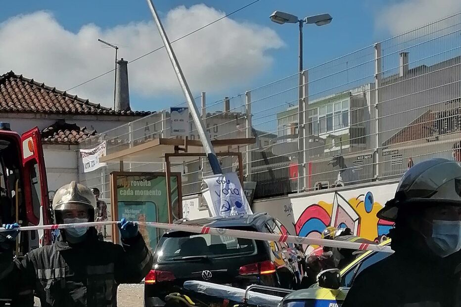 Condutor despista-se e atropela mulher em Algueirão-Mem Martins