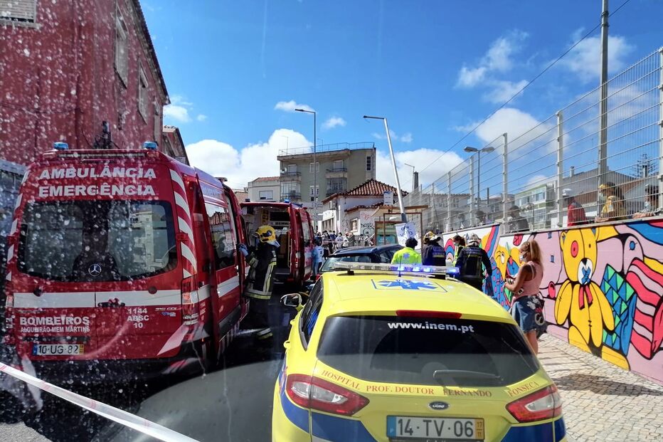 Condutor despista-se e atropela mulher em Algueirão-Mem Martins