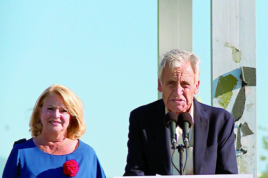 Jerónimo de Sousa, líder do PCP, foi dar apoio à candidata da CDU a Almada, Maria das Dores Meira 