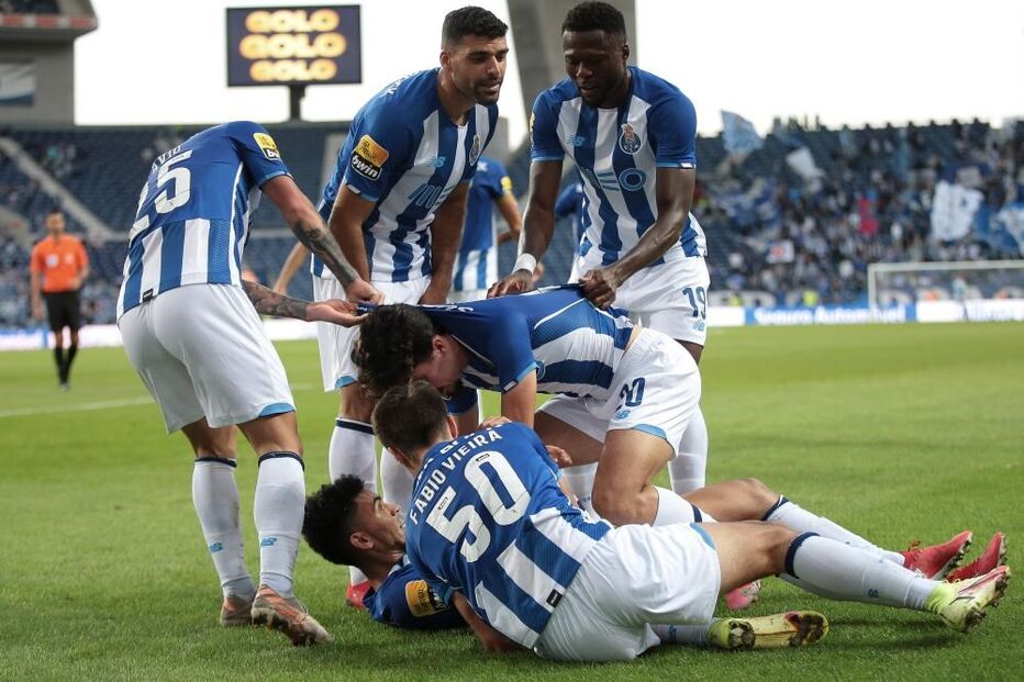 2021-09-19_19_48_02 Jogadores do FC Porto festejam golo.jpg