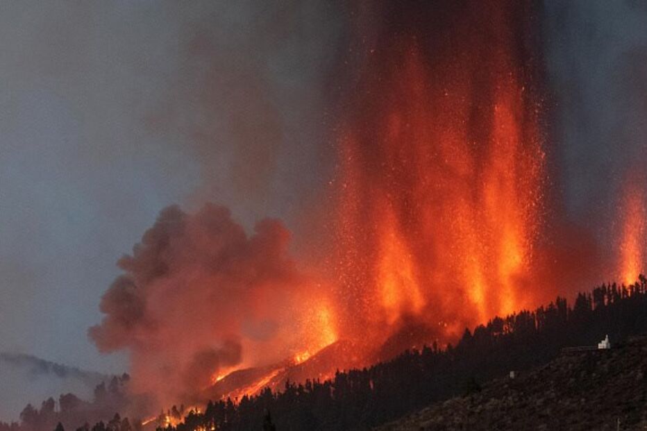 Vulcão em La Palma nas Canárias entra em erupção