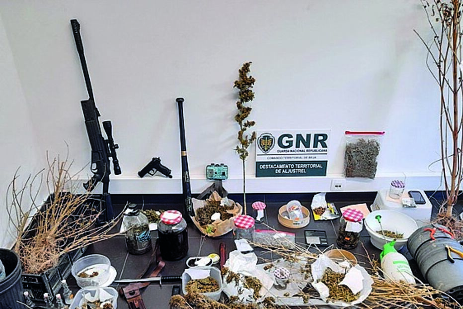 Droga e armas apreendidas pela GNR 