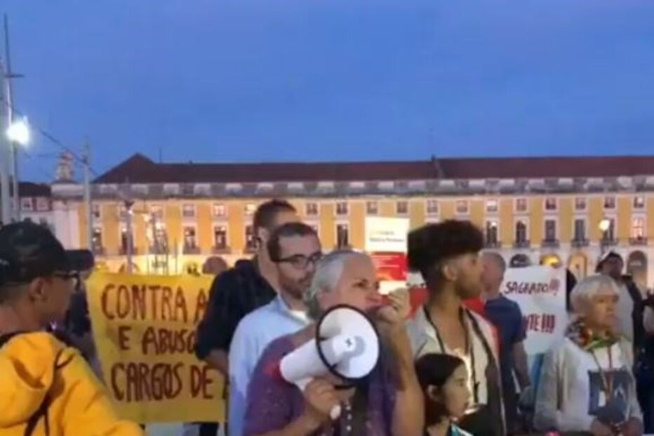 Dezenas de negacionistas manifestam-se em Lisboa contra alterações à Constituição