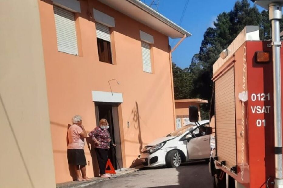 Condutor alcoolizado despista-se e fica em estado grave em Santa Maria da Feira