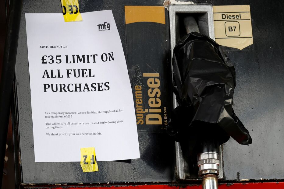 Posto de gasolina no Reino Unido com limite de abastecimento