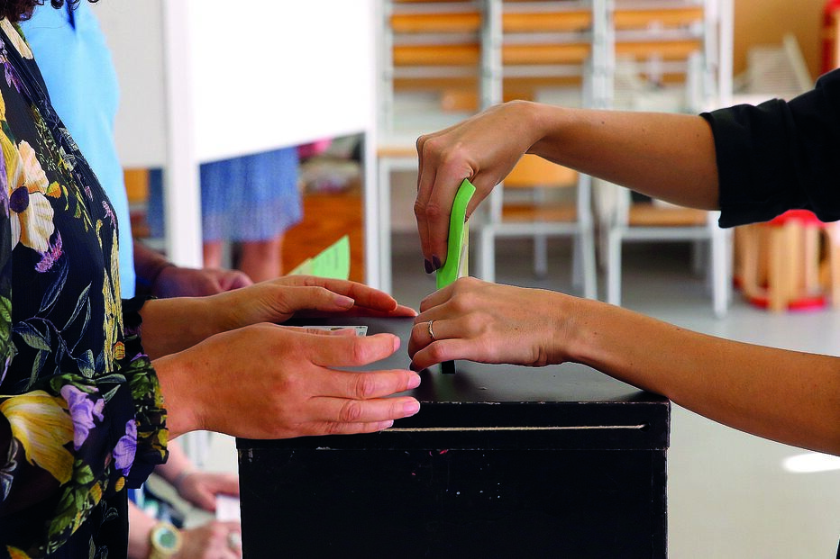 Vários políticos lançaram críticas aos resultados das sondagens na noite de domingo, dia de eleições autárquicas 