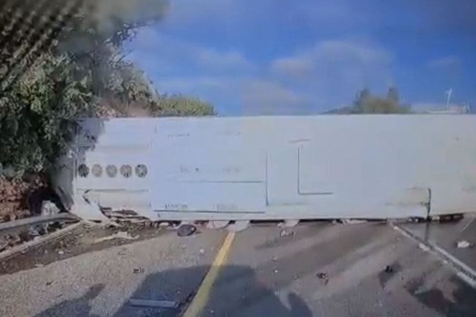 Dezenas de feridos em colisão entre autocarro e carro no norte de Israel