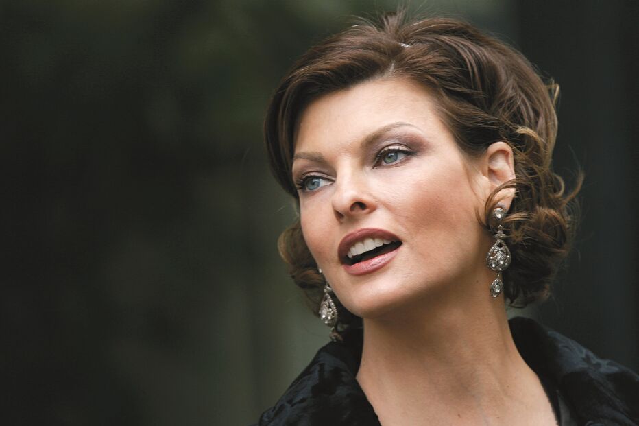 Linda Evangelista começou a carreira na moda aos 13 anos. Depressa se tornou um fenómeno nas ‘passerelles’ e nas campanhas fotográficas