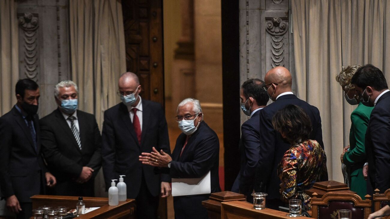 O momento em que o Parlamento chumbou o Orçamento do Estado 2022