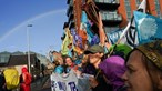 Centenas de ativistas concentram-se em Glasgow para pressionar os líderes mundiais a agir