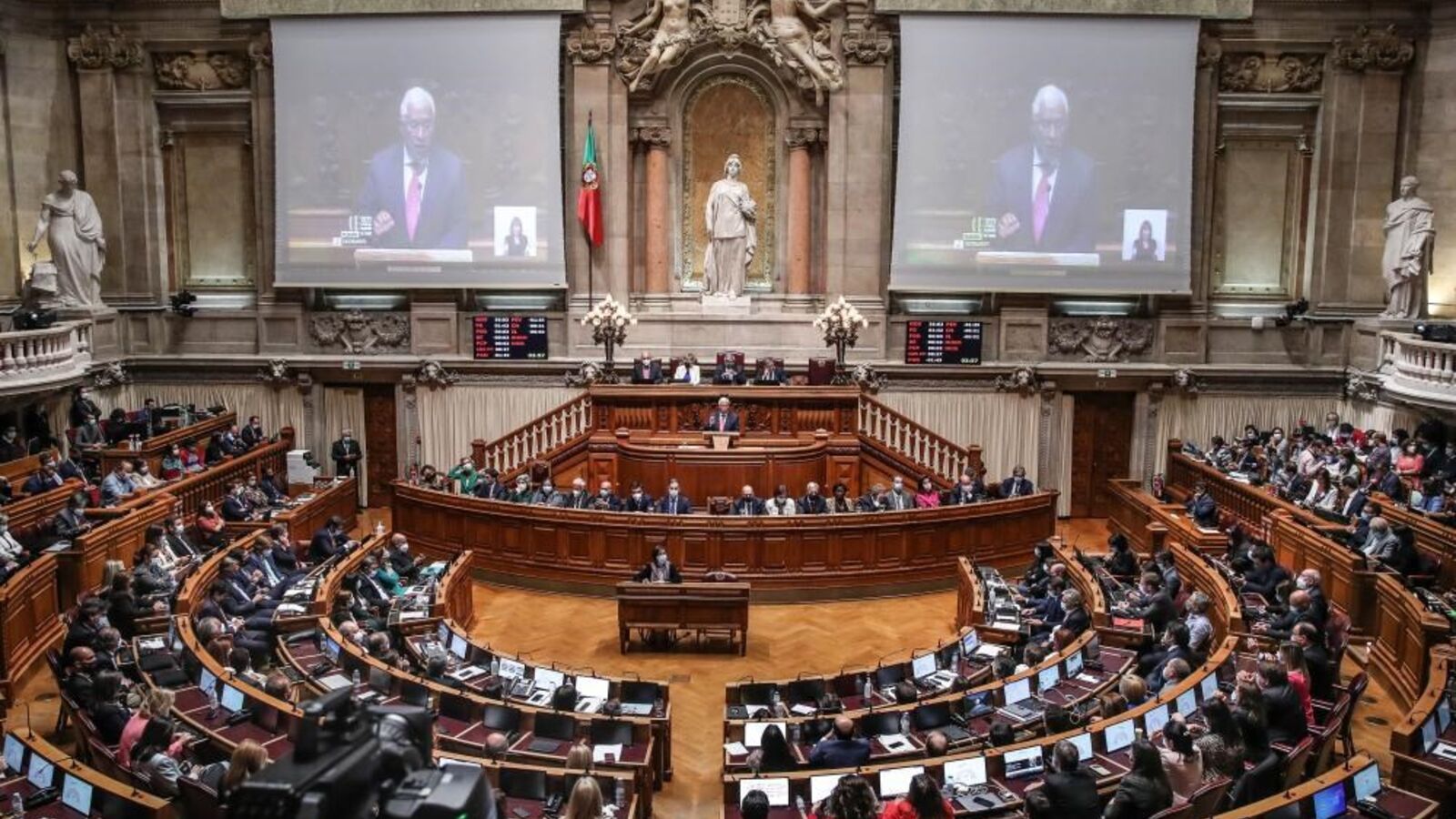 Parlamento durante o debate do OE2022