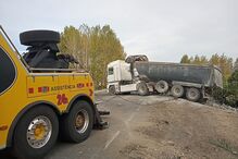 Despiste de camião condiciona trânsito na EN234 na Mealhada 